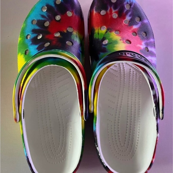 Colorful Tie-Dye Men’s Crocs - Picture 4 of 5
